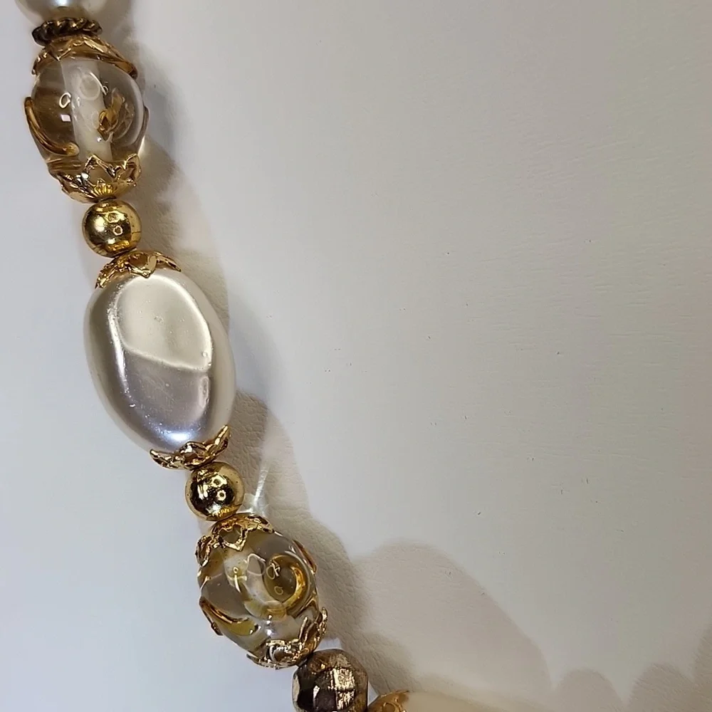 Elegant Gold Tone, Faux Pearl w Glass Beads Necklace - Picture 6 of 7